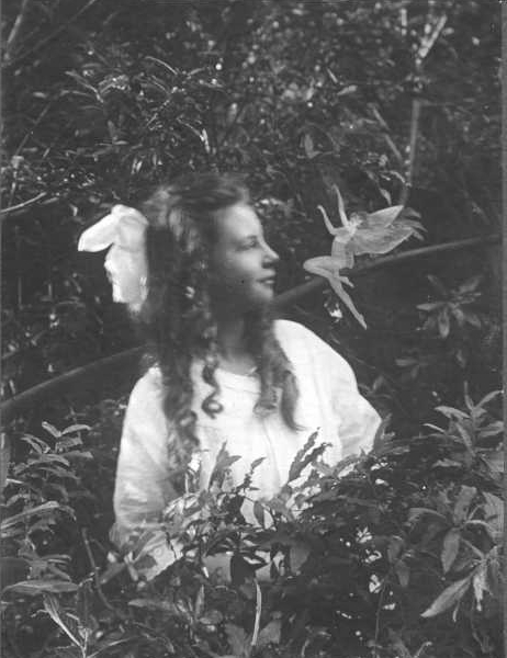 While faked, the photographs met with both mixed criticism and some belief after spiritualist Conan Doyle publicized the photos in 1917.